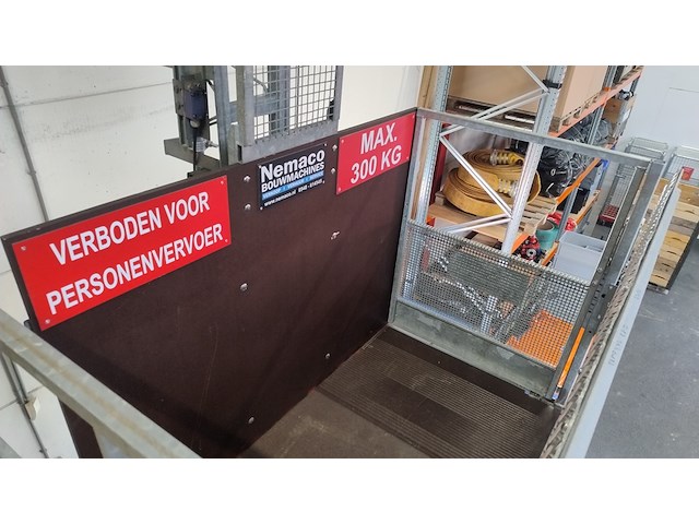 (locatie raalte) kantelbare staaldraadlift, de jong, a32l, 2009 - afbeelding 6 van  22