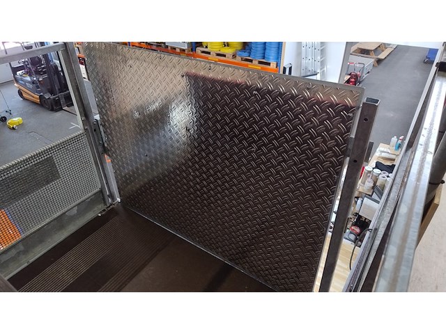 (locatie raalte) kantelbare staaldraadlift, de jong, a32l, 2009 - afbeelding 7 van  22