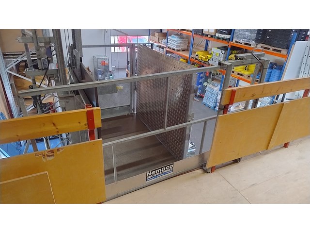 (locatie raalte) kantelbare staaldraadlift, de jong, a32l, 2009 - afbeelding 10 van  22