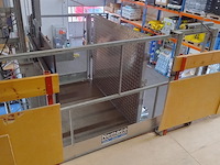 (locatie raalte) kantelbare staaldraadlift, de jong, a32l, 2009 - afbeelding 10 van  22