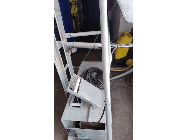 (locatie raalte) kantelbare staaldraadlift, de jong, a32l, 2009 - afbeelding 18 van  22