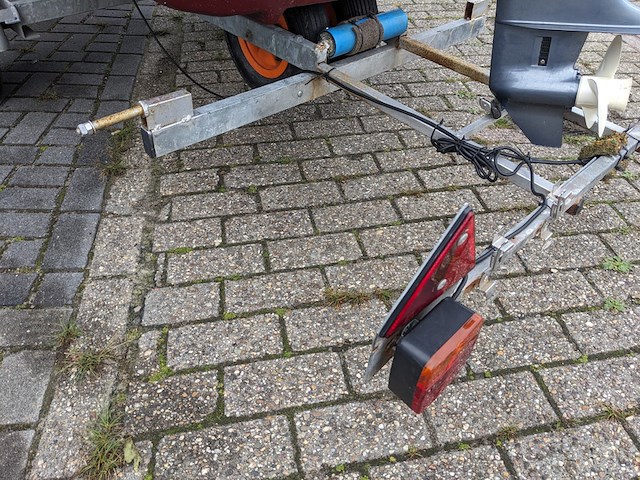 ( locatie sneek ) sloep met trailer en buitenboordmotor 6pk - afbeelding 29 van  55