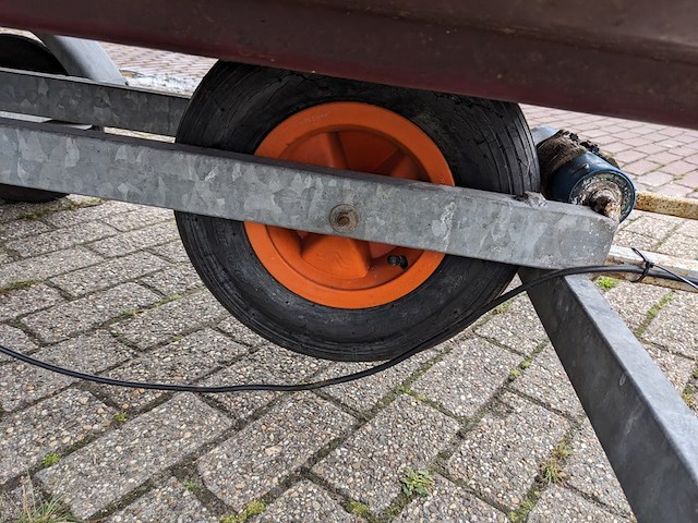 ( locatie sneek ) sloep met trailer en buitenboordmotor 6pk - afbeelding 30 van  55