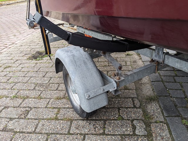 ( locatie sneek ) sloep met trailer en buitenboordmotor 6pk - afbeelding 32 van  55