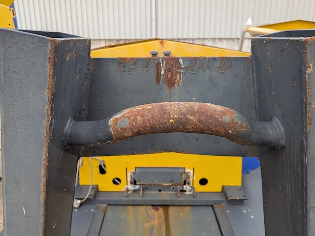 (locatie veen) haakarm opzetstrooier 4.0 m³ - 2200l, nido - schmidt, stratos b40-42 pcxn-490, 2010 - afbeelding 28 van  45