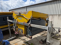 (locatie veen) opzet zoutstrooier 1.1 m³, nido - schmidt, stratos b11-24 paln, 2004
