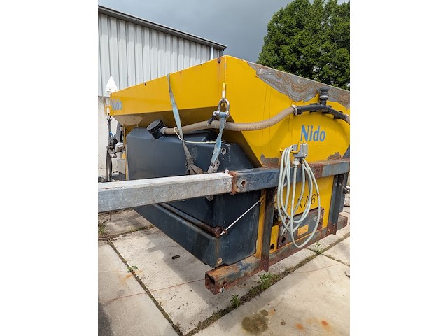 (locatie veen) opzet zoutstrooier 1.1 m³, nido - schmidt, stratos b11-24 paln, 2004 - afbeelding 22 van  30