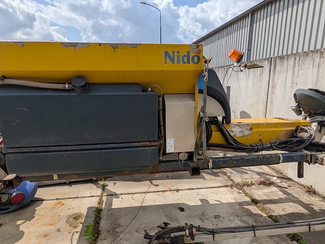 (locatie veen) opzet zoutstrooier 1.1 m³, nido - schmidt, stratos b11-24 paln, 2004 - afbeelding 12 van  30