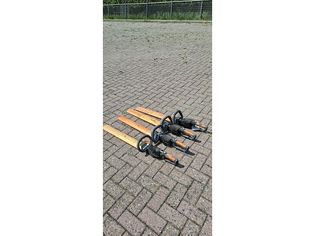 ( locatie wijk en aalburg ) 4x heggenschaar, pellenc - afbeelding 1 van  4
