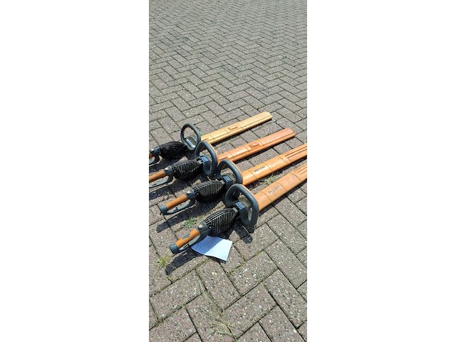 ( locatie wijk en aalburg ) 4x heggenschaar, pellenc - afbeelding 3 van  4