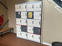 Lockerkast + 2 kleedkamerbanken