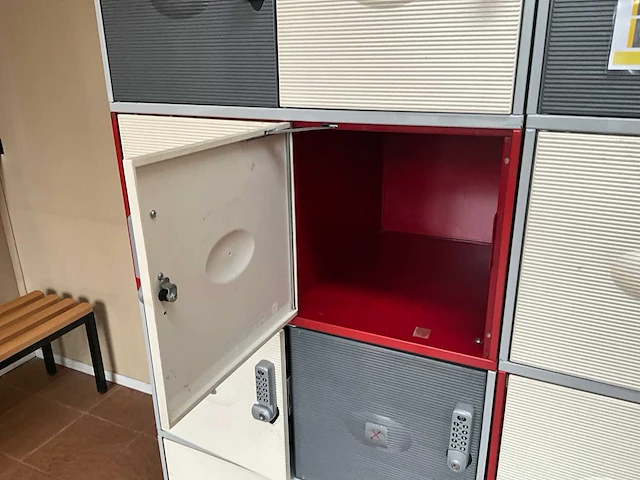 Lockerkast + 2 kleedkamerbanken - afbeelding 4 van  7