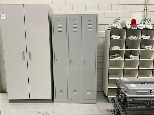 Lockerkast 3 deuren - afbeelding 1 van  4