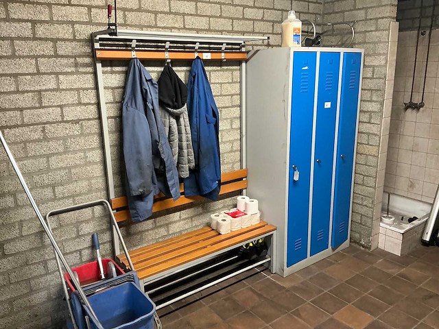 Lockerkast en bankje - afbeelding 1 van  3