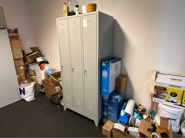 Lockerkast en divers (2x) - afbeelding 1 van  6