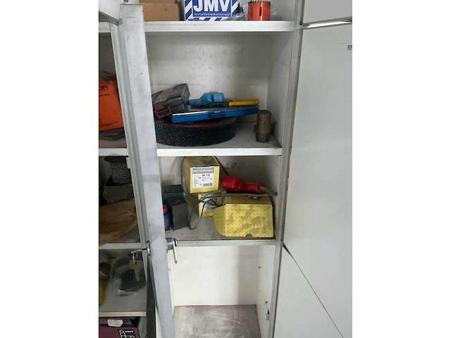 Lockerkast met inhoud - afbeelding 5 van  17