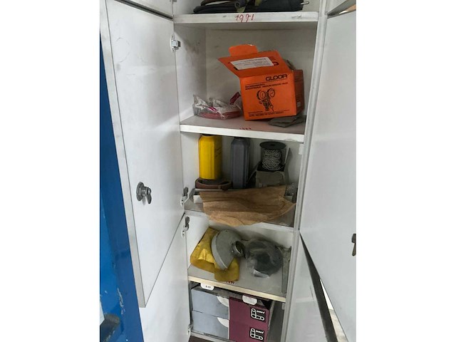 Lockerkast met inhoud - afbeelding 6 van  17