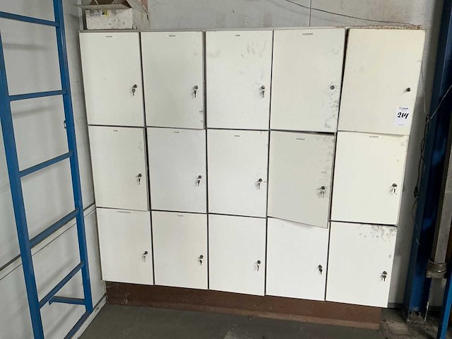 Lockerkast met inhoud - afbeelding 16 van  17