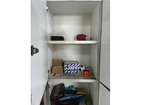 Lockerkast met inhoud - afbeelding 3 van  17