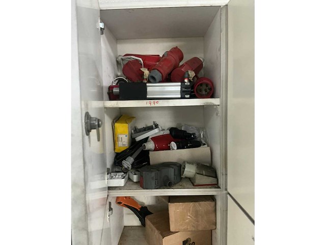 Lockerkast met inhoud - afbeelding 10 van  17