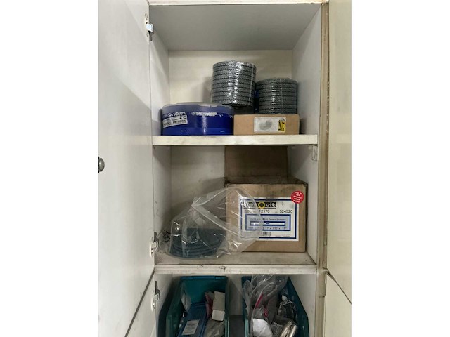 Lockerkast met inhoud - afbeelding 11 van  17