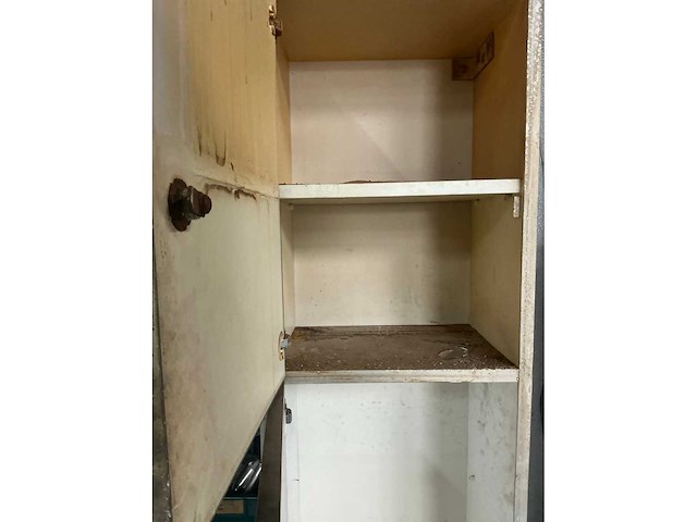 Lockerkast met inhoud - afbeelding 12 van  17