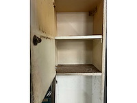 Lockerkast met inhoud - afbeelding 12 van  17