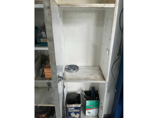 Lockerkast met inhoud - afbeelding 13 van  17
