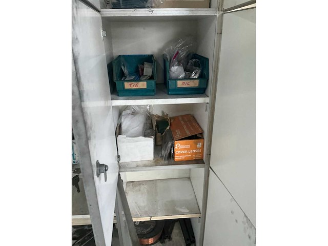 Lockerkast met inhoud - afbeelding 14 van  17