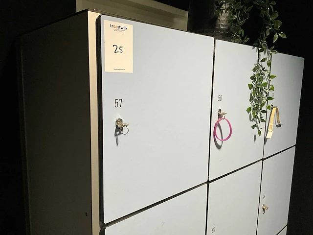 Lockerkast met sleutels - afbeelding 1 van  4