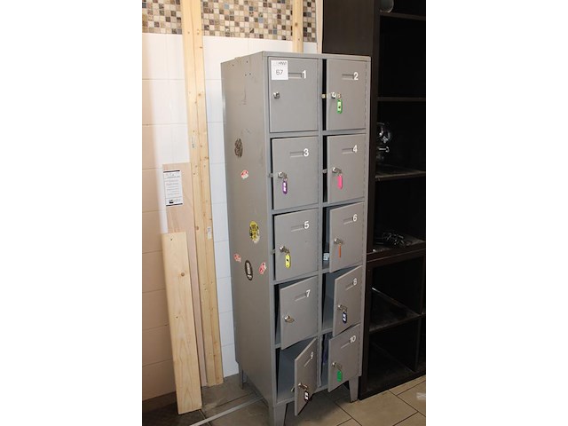 Lockerkast met tien lockers, afm. 50 x 45 x 167 cm. - afbeelding 2 van  2
