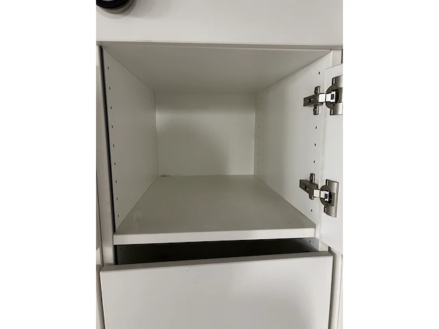 Lockerkasten met cijferslot en vergadertafels - afbeelding 2 van  4