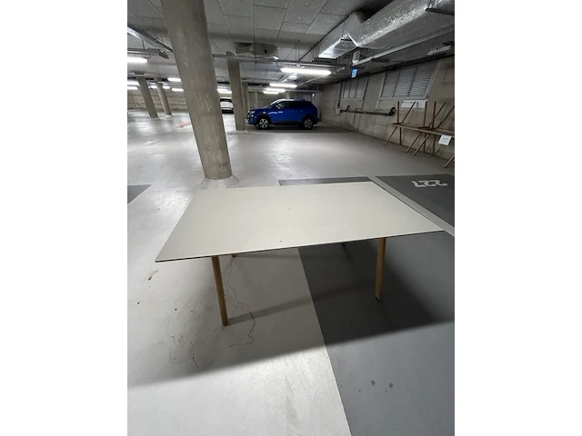 Lockerkasten met cijferslot en vergadertafels - afbeelding 3 van  4