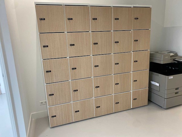 Lockerwand/ postvakken 25-deurs - met sleutel - afbeelding 1 van  14