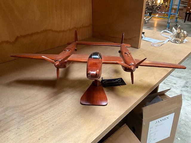 Lockheed p-38 lightning houten modelvliegtuig - afbeelding 1 van  4