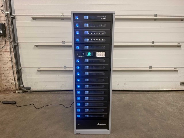 Lockncharge - fuyl tower 15 - smart locker, netwerkkluis - afbeelding 1 van  7