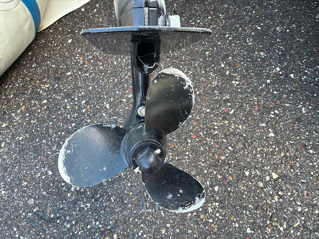 Lodestar rubberboot met buitenboordmotor - afbeelding 4 van  17