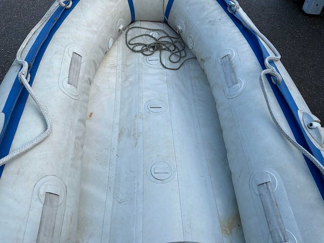 Lodestar rubberboot met buitenboordmotor - afbeelding 16 van  17
