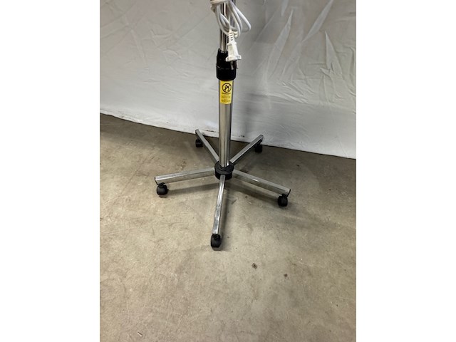 Loeplamp, 9001led, op verrijdbaar statief - afbeelding 3 van  5