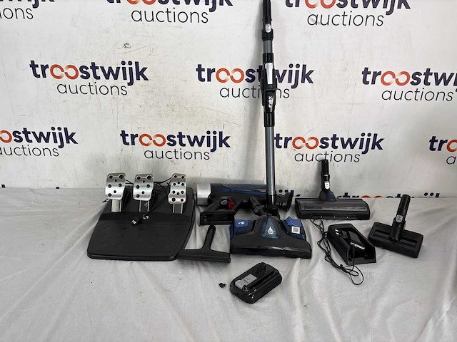 Logitech g923 trueforce - racestuur en pedalen - playstation 4, playstation 5 & pc |rowenta x-force 9.60 aqua rh20c7 – steelstofzuiger - afbeelding 1 van  3