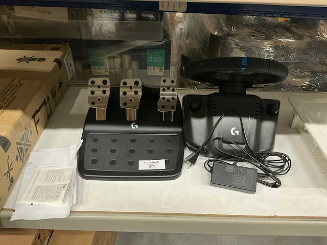 Logitech gaming pedalen + stuur - afbeelding 1 van  3