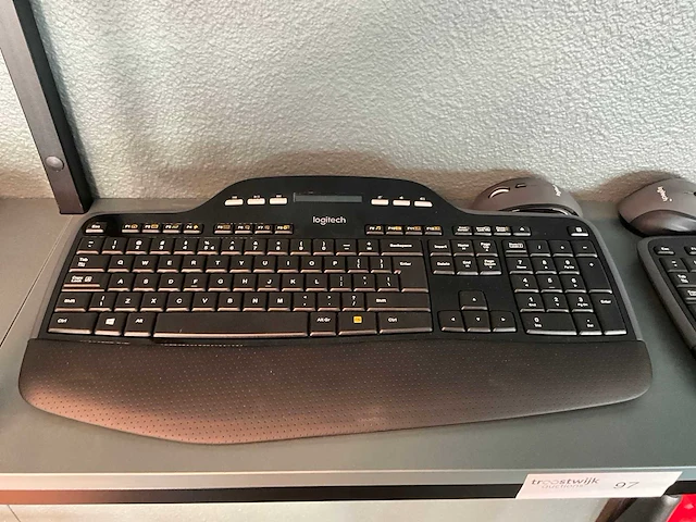 Logitech k710 toetsenbord (2x) - afbeelding 1 van  3
