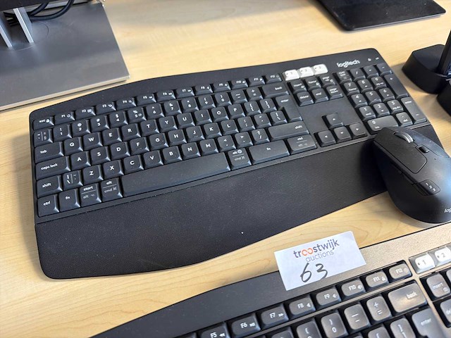Logitech toetsenbord met 1 muis (2x) - afbeelding 3 van  3