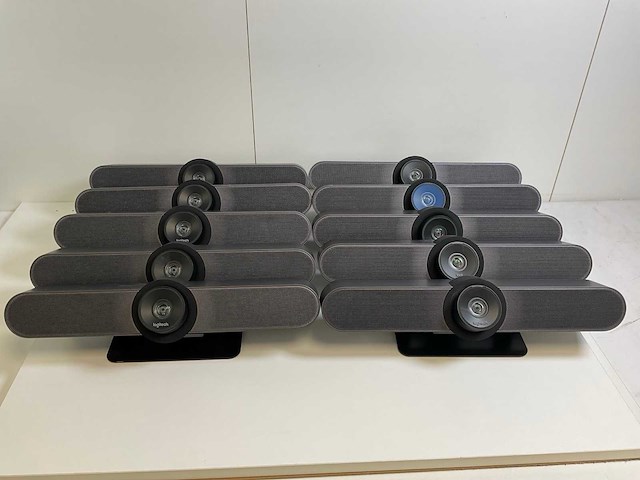 Logitech (v-r0007) meetup video conference cameras with remotes (10) - afbeelding 1 van  13