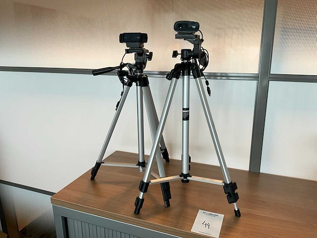 Logitech webcam op statief (2x) - afbeelding 1 van  4