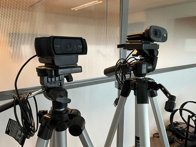 Logitech webcam op statief (2x) - afbeelding 3 van  4