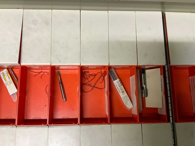 Lokoma ladekast met diverse freesgereedschap - afbeelding 4 van  59