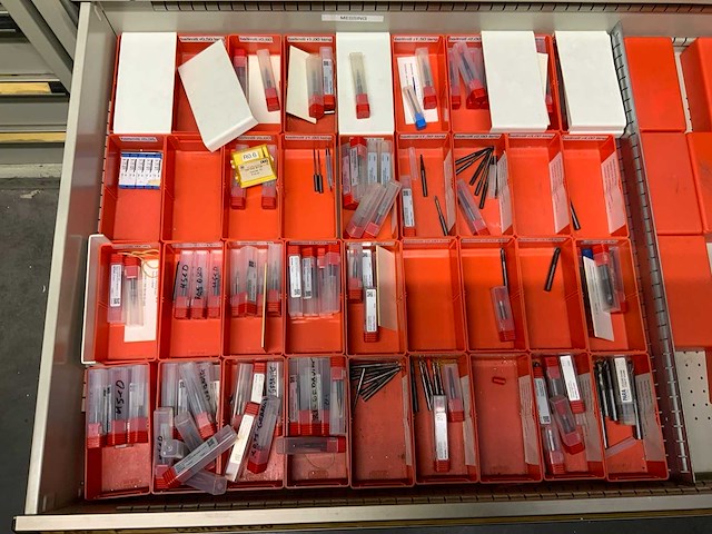 Lokoma ladekast met diverse freesgereedschap - afbeelding 13 van  59