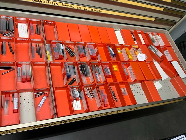 Lokoma ladekast met diverse freesgereedschap - afbeelding 18 van  59