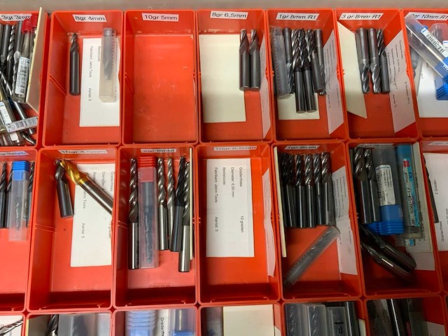 Lokoma ladekast met diverse freesgereedschap - afbeelding 30 van  59